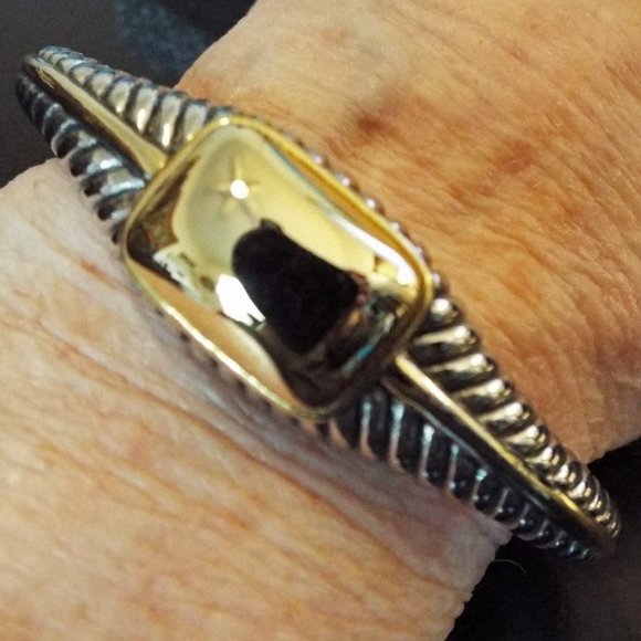 VINTAGE TWO TONED RIBBED HINGED CLAMPER BRACELET (COULD BE MONOGRAMMED) 74 - Picture 5 of 5